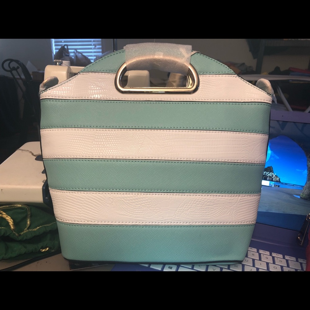 Handbag ***NEW NEVER USED